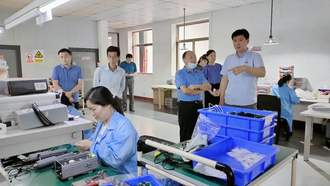 湖南省特種設(shè)備管理協(xié)會(huì)、長(zhǎng)沙宏特公司等領(lǐng)導(dǎo)、專家一行來(lái)公司考察交流