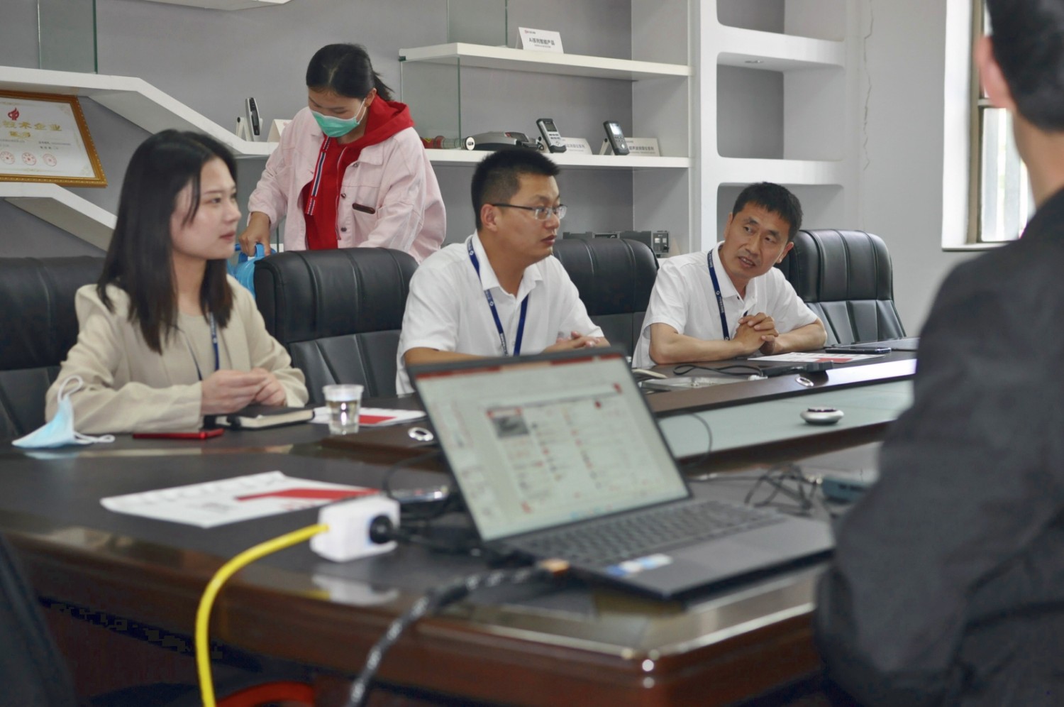 助企攀登工作組到科電儀器進(jìn)行走訪調(diào)研