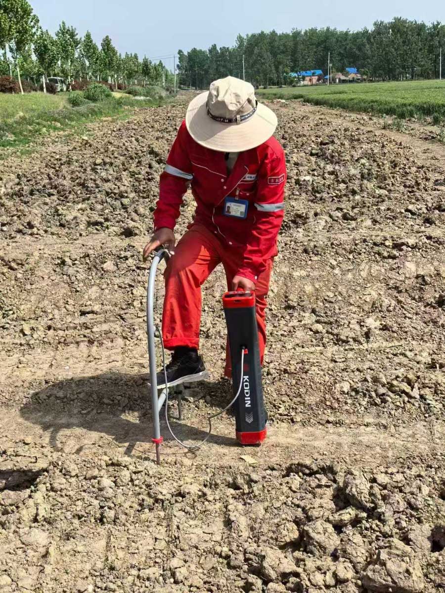 埋地管道防腐層探測儀使用現場